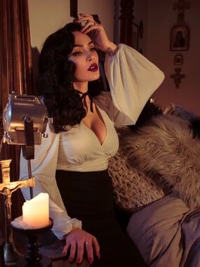 Bishop Blouse in Ivory